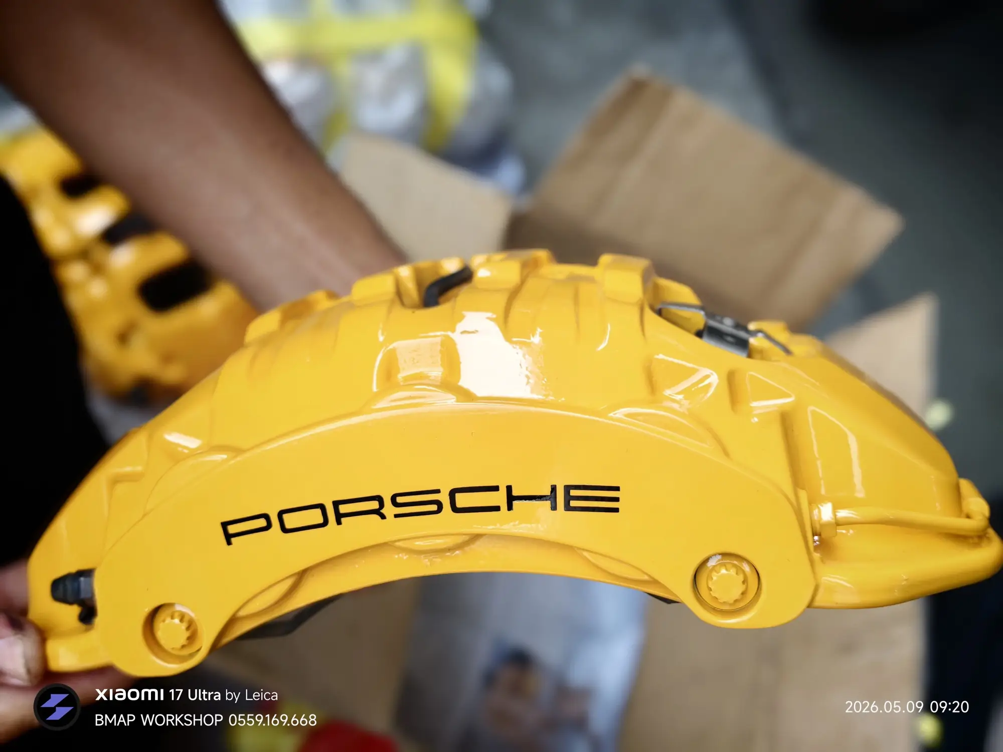 Cùm phanh Porsche màu vàng thay mới tại BMAP Workshop